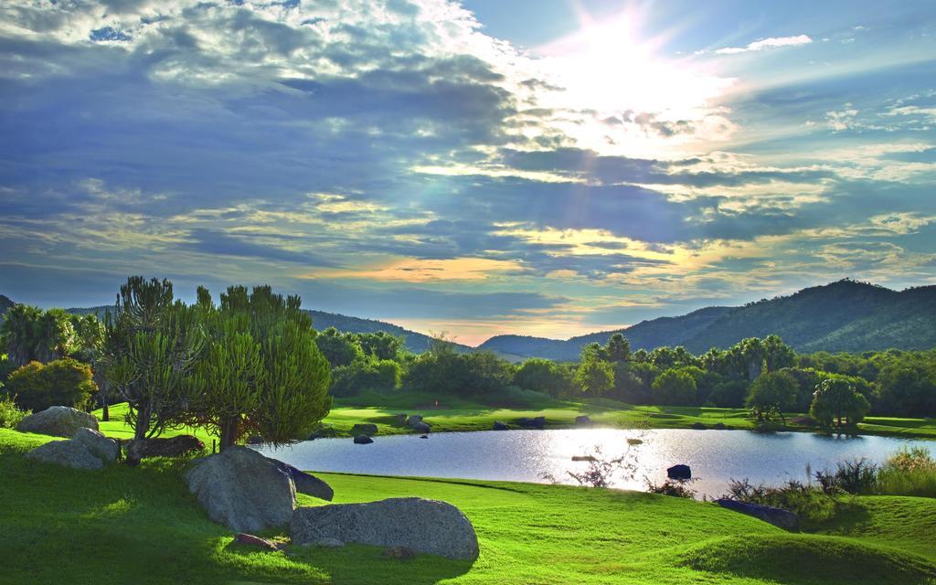 فندق ذا بالاس اوف ذا لوست سيتي أت صن سيتي ريزورت المظهر الخارجي الصورة The 18th hole at the Old Ranch Country Club