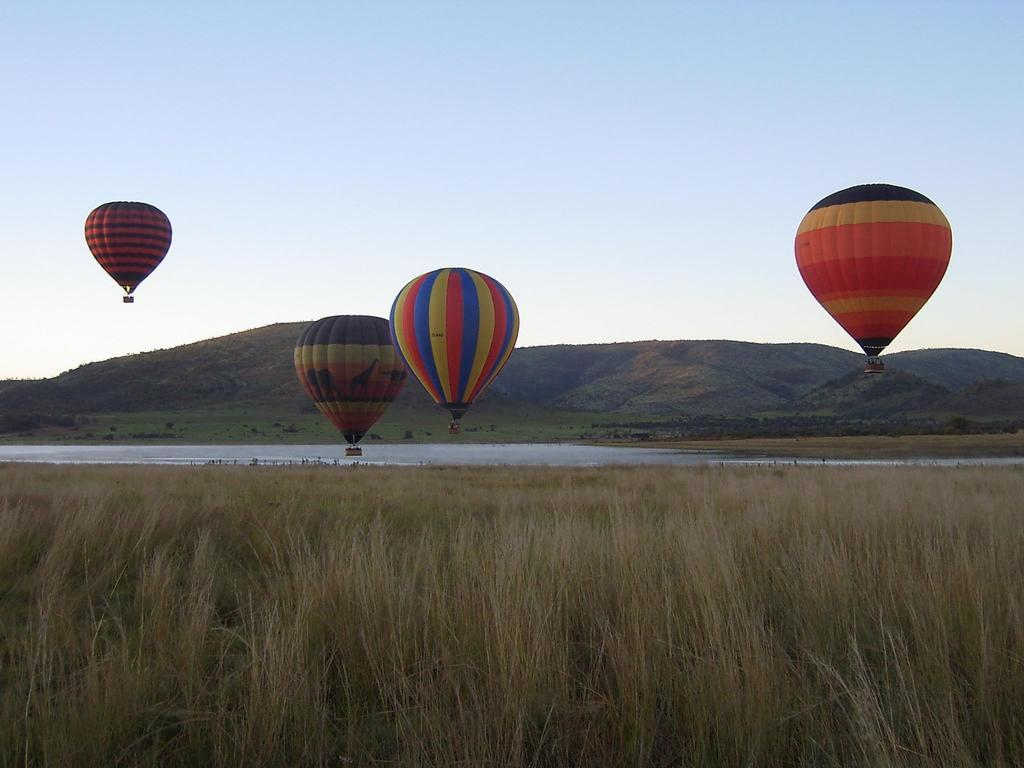 فندق ذا بالاس اوف ذا لوست سيتي أت صن سيتي ريزورت المظهر الخارجي الصورة Hot air balloons over the Great Salt Lake