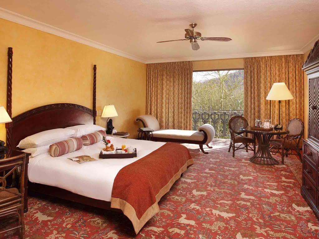 فندق ذا بالاس اوف ذا لوست سيتي أت صن سيتي ريزورت الغرفة الصورة A guest room at the Four Seasons Resort