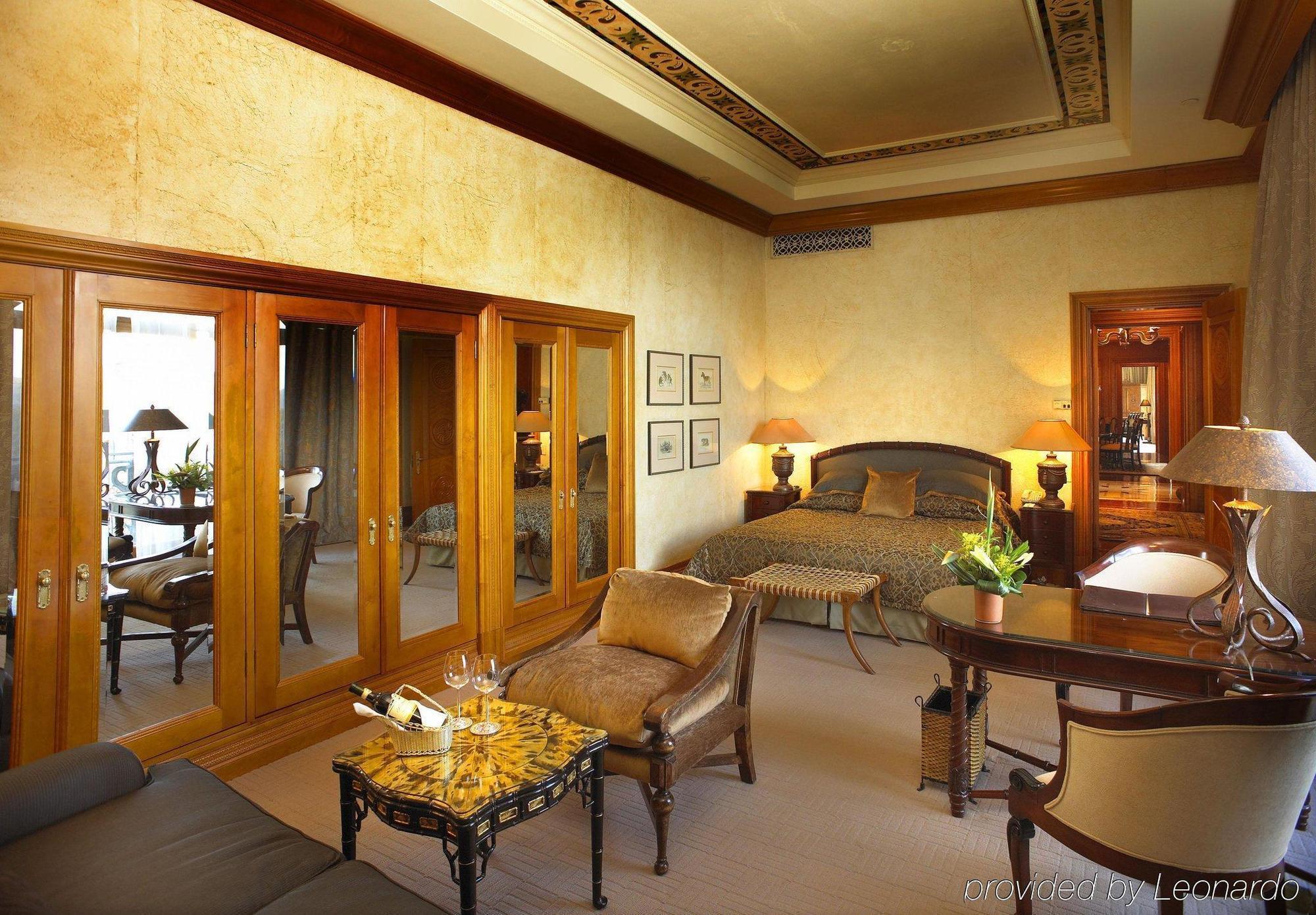 فندق ذا بالاس اوف ذا لوست سيتي أت صن سيتي ريزورت الغرفة الصورة A suite at the hotel