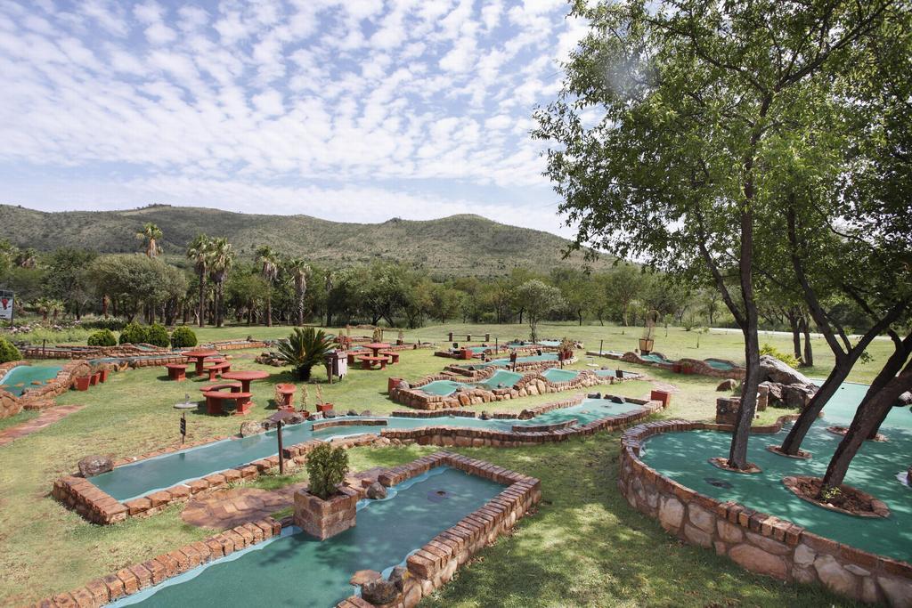 فندق ذا بالاس اوف ذا لوست سيتي أت صن سيتي ريزورت المظهر الخارجي الصورة Miniature golf at the Sun City resort